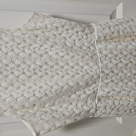 Ladies cream sleeveless dress - Picture 3 of 6